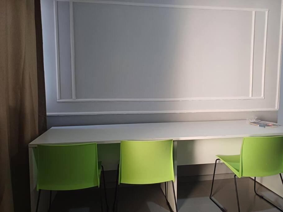 Apto Simples,3min Centro, 3 Min Da Unimed Com Wifi